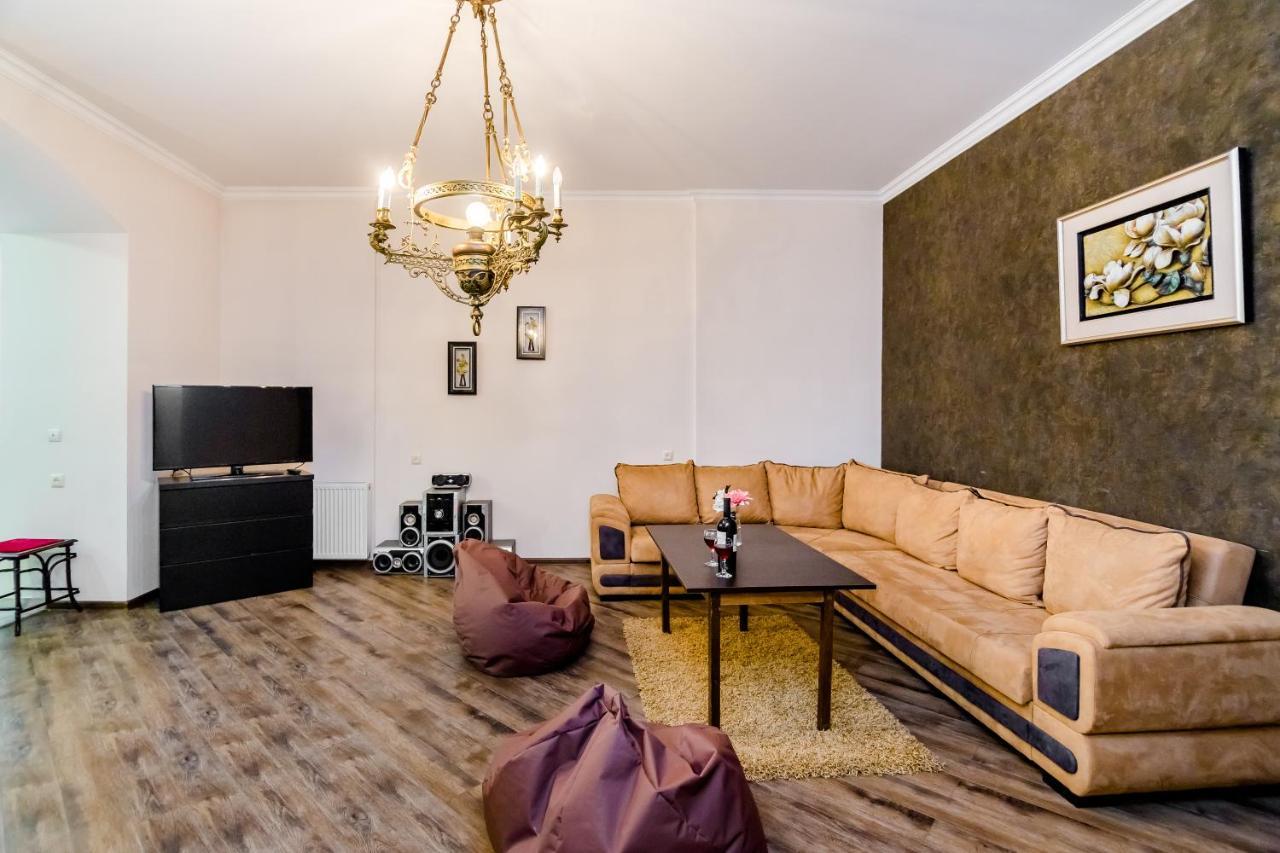 Comfortable House On Marjanishvili Tbilisi Buitenkant foto
