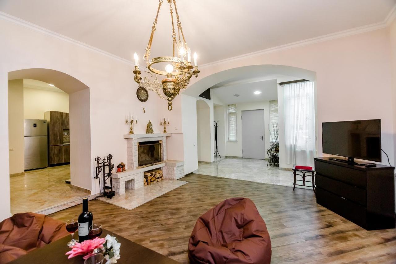 Comfortable House On Marjanishvili Tbilisi Buitenkant foto