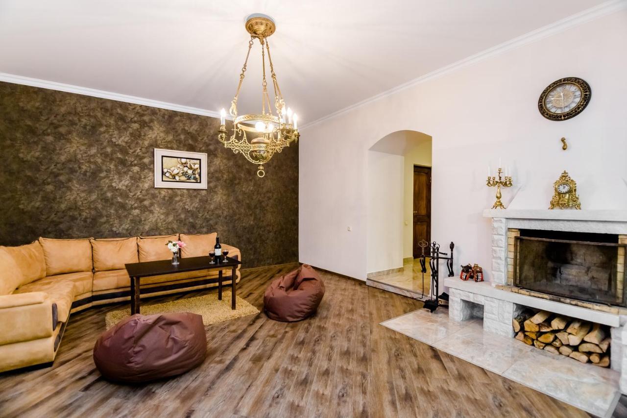 Comfortable House On Marjanishvili Tbilisi Buitenkant foto