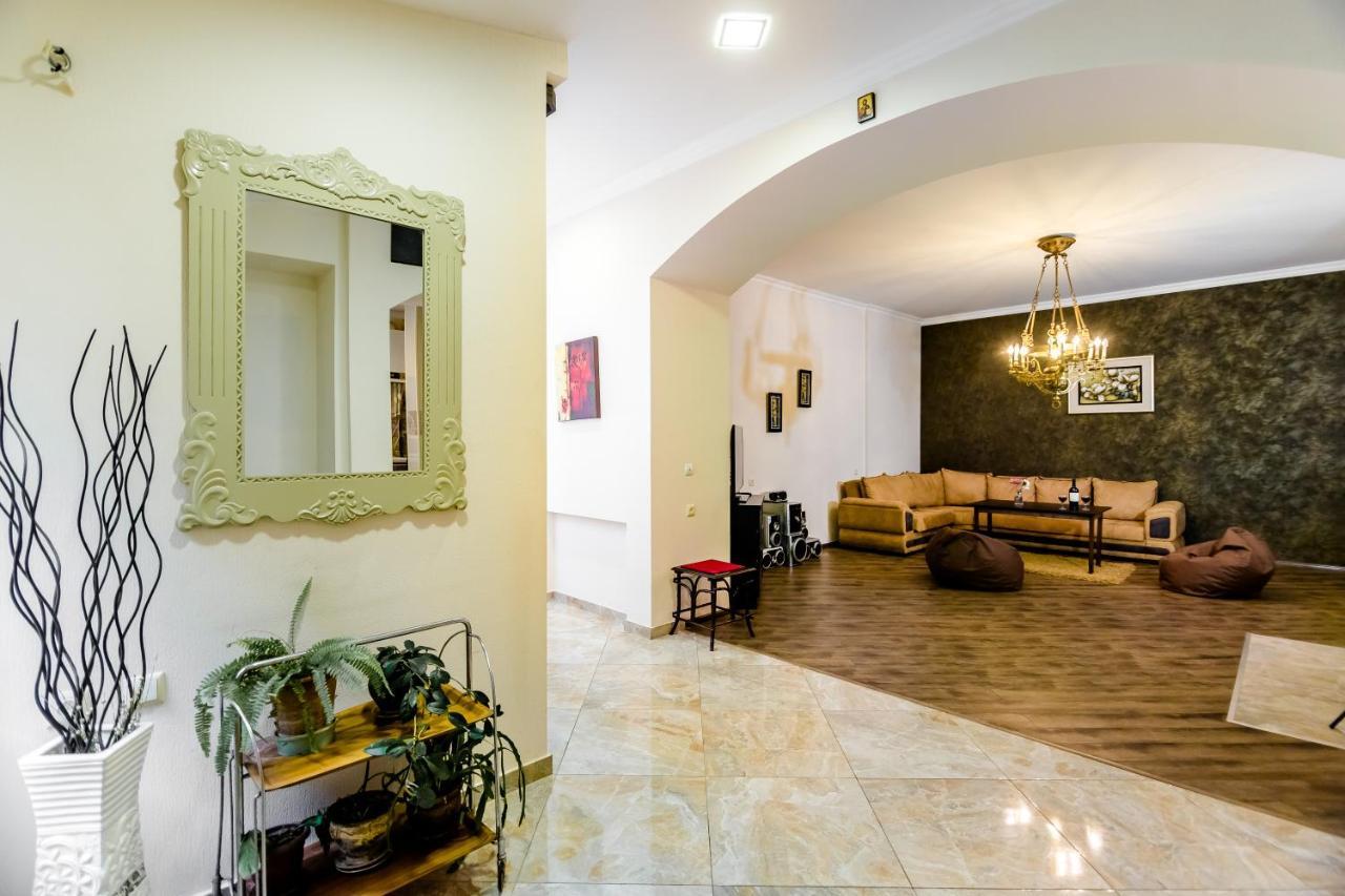 Comfortable House On Marjanishvili Tbilisi Buitenkant foto