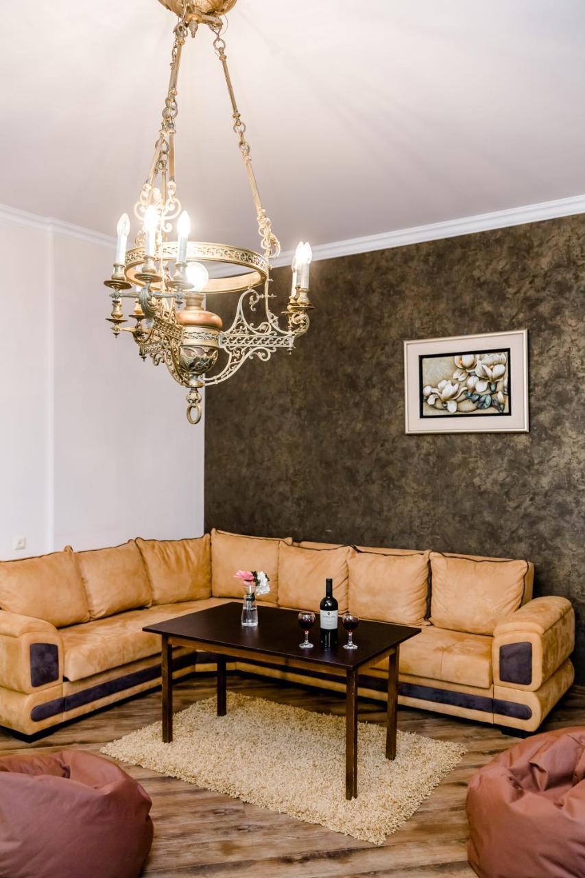 Comfortable House On Marjanishvili Tbilisi Buitenkant foto