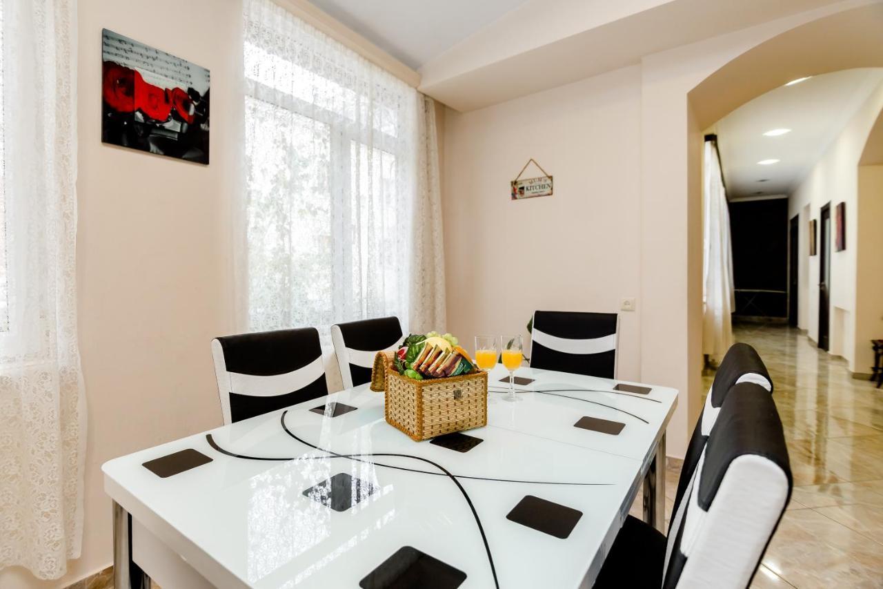 Comfortable House On Marjanishvili Tbilisi Buitenkant foto