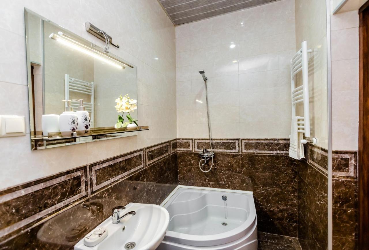 Comfortable House On Marjanishvili Tbilisi Buitenkant foto