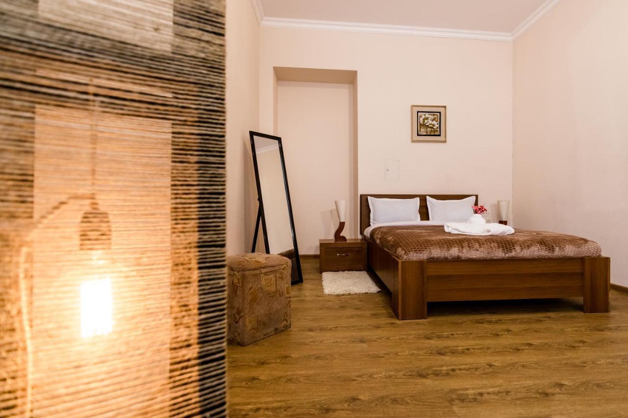 Comfortable House On Marjanishvili Tbilisi Buitenkant foto