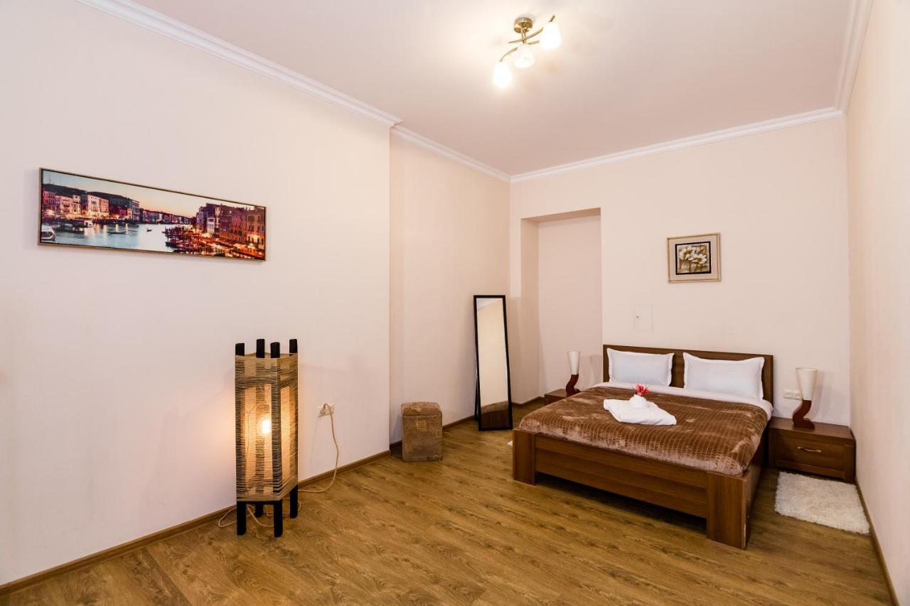 Comfortable House On Marjanishvili Tbilisi Buitenkant foto