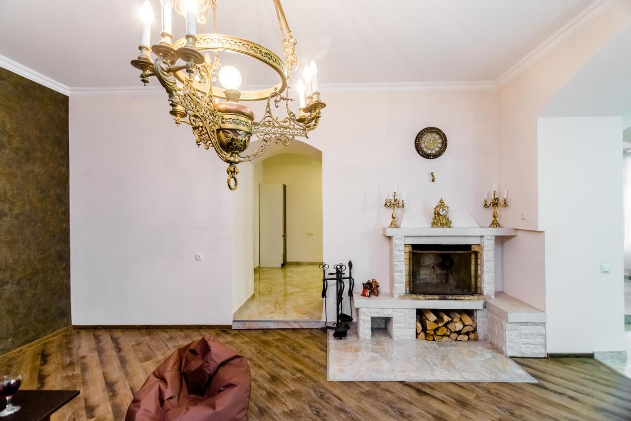 Comfortable House On Marjanishvili Tbilisi Buitenkant foto